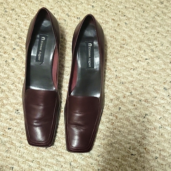 Shoes - Picture 1 of 4